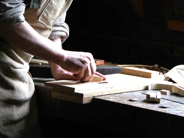 Nuestra <strong>carpinterÃ­a de madera en  Betanzos</strong> es una empresa de <strong>herencia familiar</strong>, por lo que  contamos con gran <strong>experiencia </strong>en la profesiÃ³n.